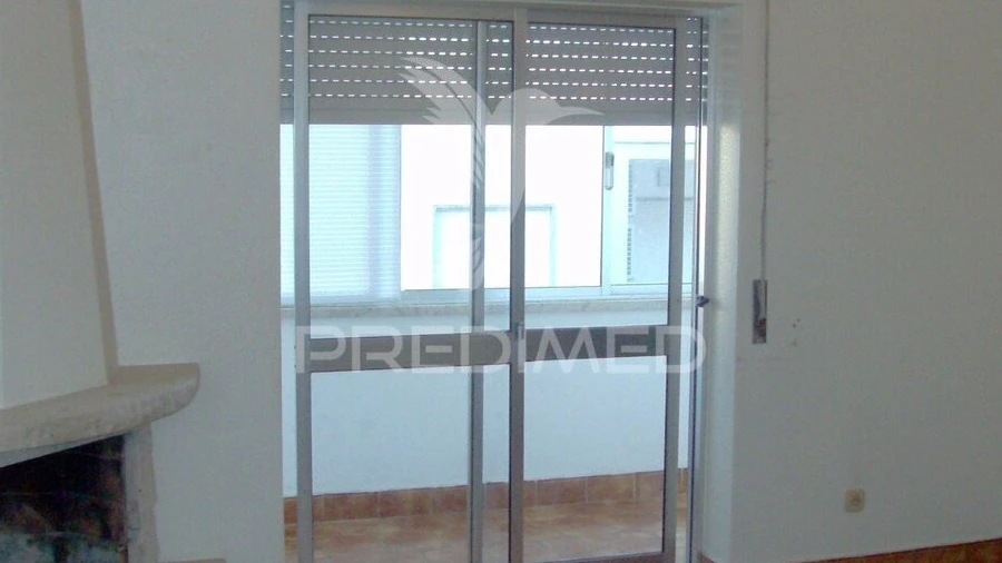 Apartamento T2 para Venda em Charneca de Caparica e Sobreda