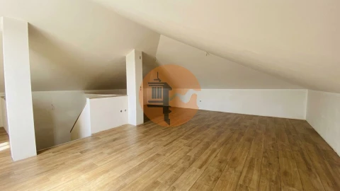 Moradia T4 para Venda em Moncarapacho e Fuseta