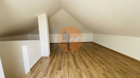 Moradia T4 para Venda em Moncarapacho e Fuseta