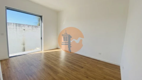 Moradia T4 para Venda em Moncarapacho e Fuseta