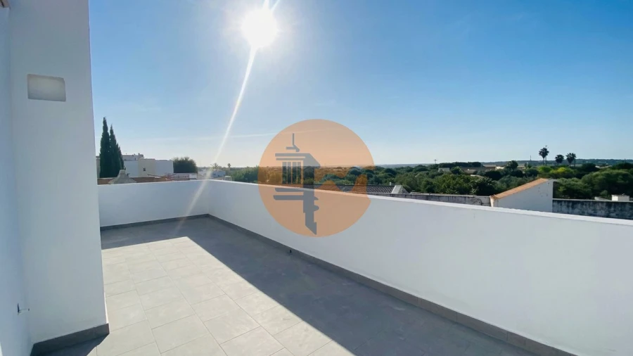Moradia T4 para Venda em Moncarapacho e Fuseta