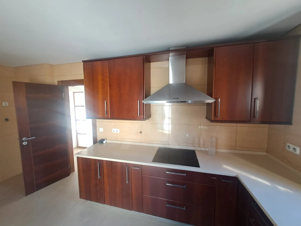 Moradia T4 para Venda em Alcabideche Foto 3