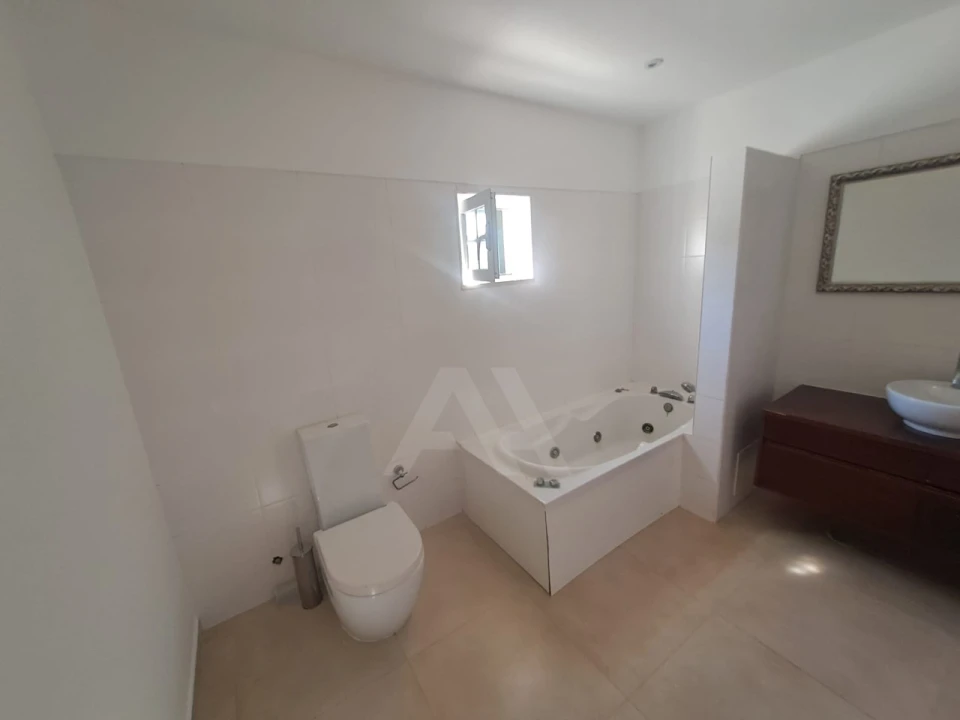 Moradia T4 para Venda em Alcabideche Foto 23