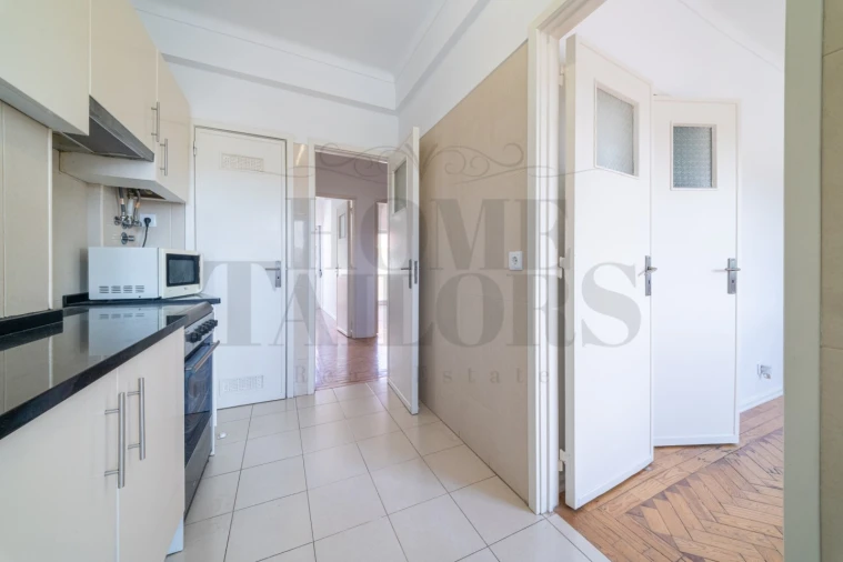 Apartamento T4 para Venda em Beato Foto 9