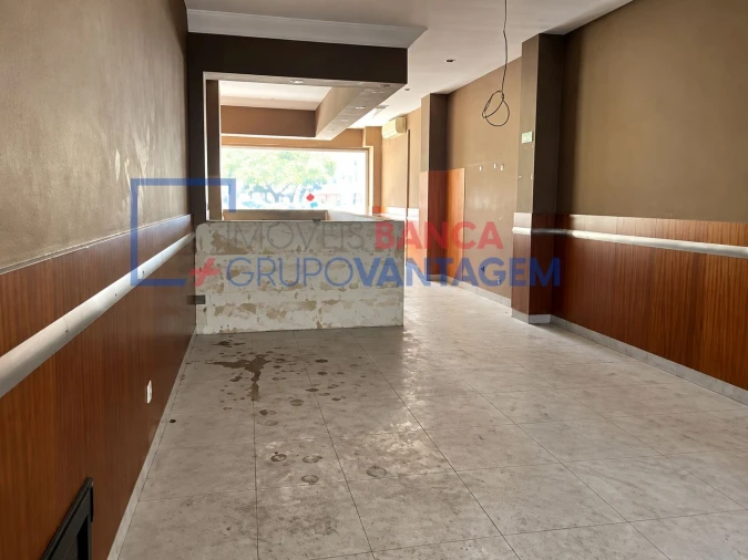 Loja para Venda em Cidade da Maia Foto 2