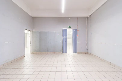 Loja para Arrendamento em O. Azeméis, Riba-Ul, Ul, Macinhata Seixa, Madail