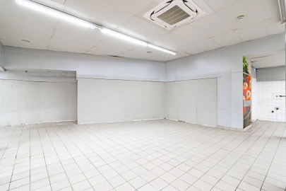 Loja para Arrendamento em O. Azeméis, Riba-Ul, Ul, Macinhata Seixa, Madail