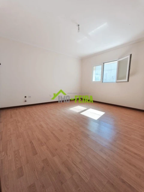 Moradia T3 para Venda em Oliveira do Bairro