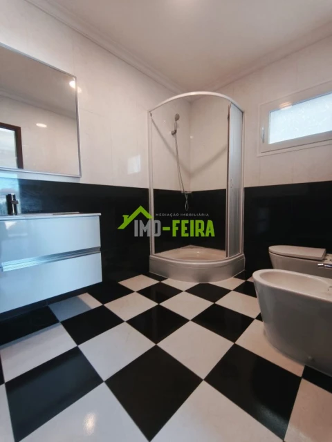Moradia T3 para Venda em Oliveira do Bairro