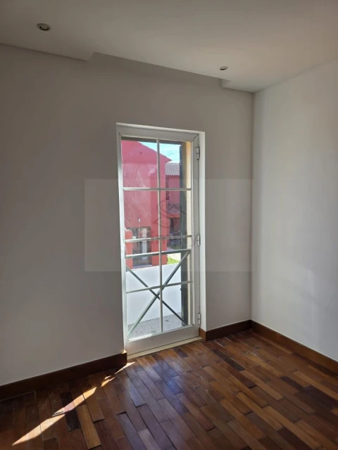 Moradia T4 para Venda em Alcabideche