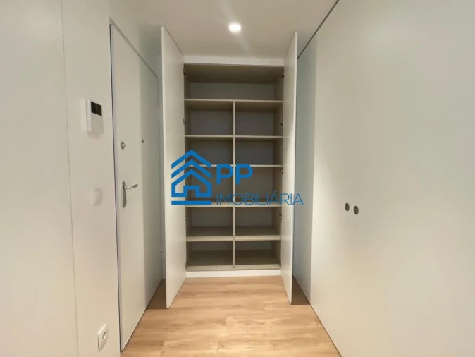 Apartamento T2 para Venda em Mafamude e Vilar do Paraíso Foto 22