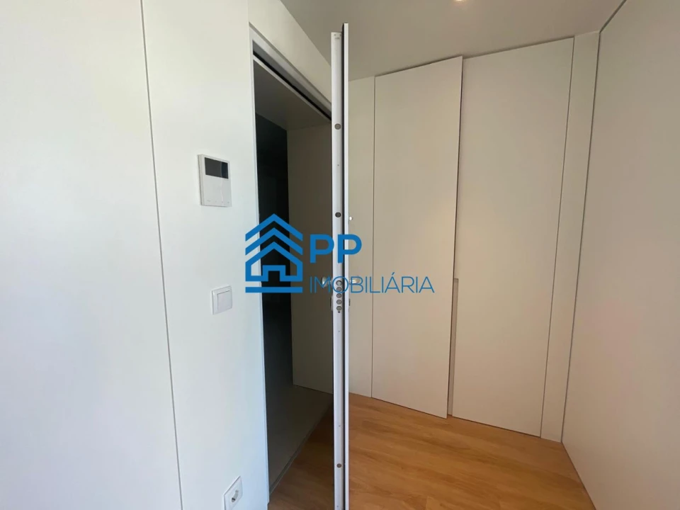 Apartamento T2 para Venda em Mafamude e Vilar do Paraíso Foto 31