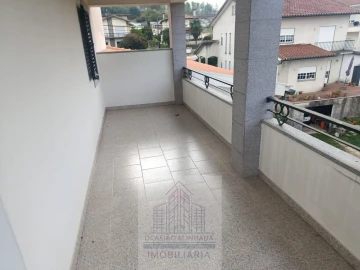 Moradia T7 para Venda em São João de Lourosa
