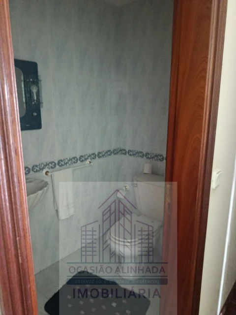 Moradia T7 para Venda em São João de Lourosa