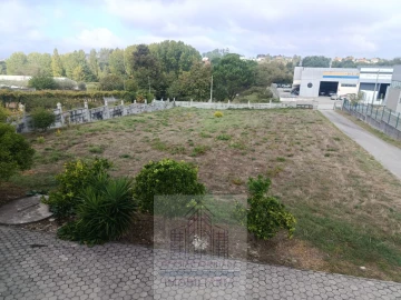 Moradia T7 para Venda em São João de Lourosa
