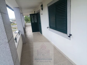 Moradia T7 para Venda em São João de Lourosa