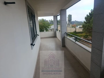 Moradia T7 para Venda em São João de Lourosa