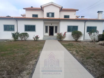 Moradia T7 para Venda em São João de Lourosa
