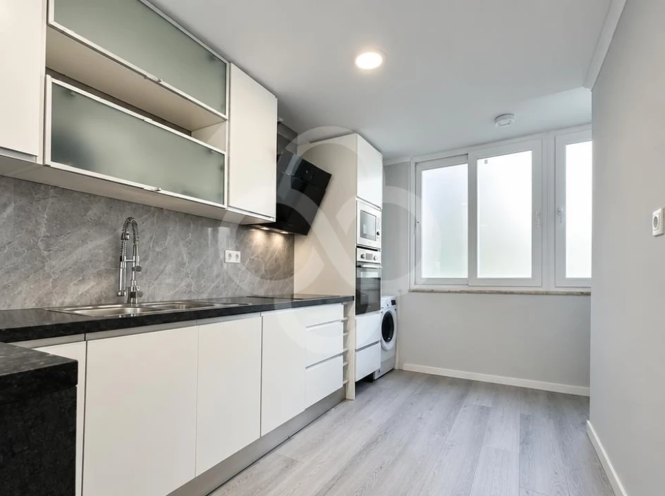 Apartamento T1 para Venda em Benfica Foto 2