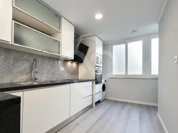 Apartamento T1 para Venda em Benfica