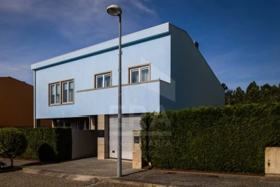Moradia T3 para Venda em Vila Cova e Feitos
