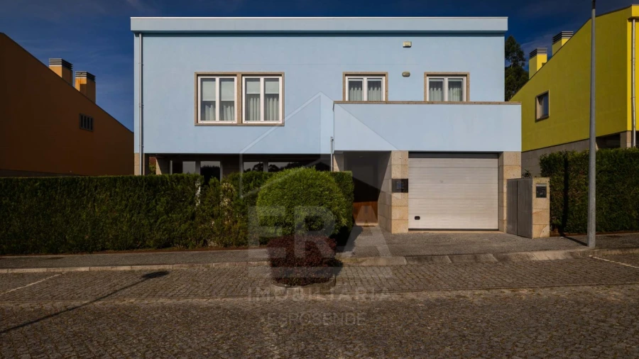 Moradia T3 para Venda em Vila Cova e Feitos