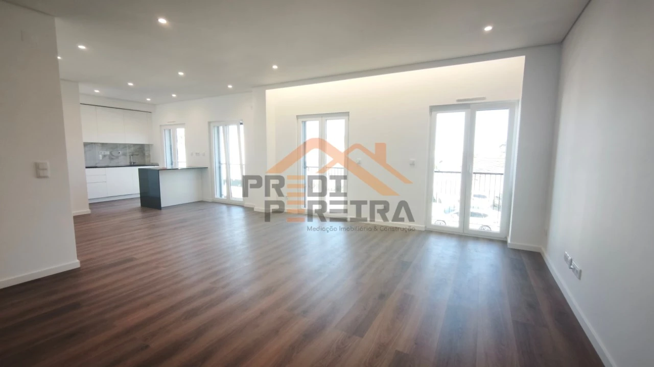 Apartamento T3 para Venda em Ramada e Caneças Foto 1