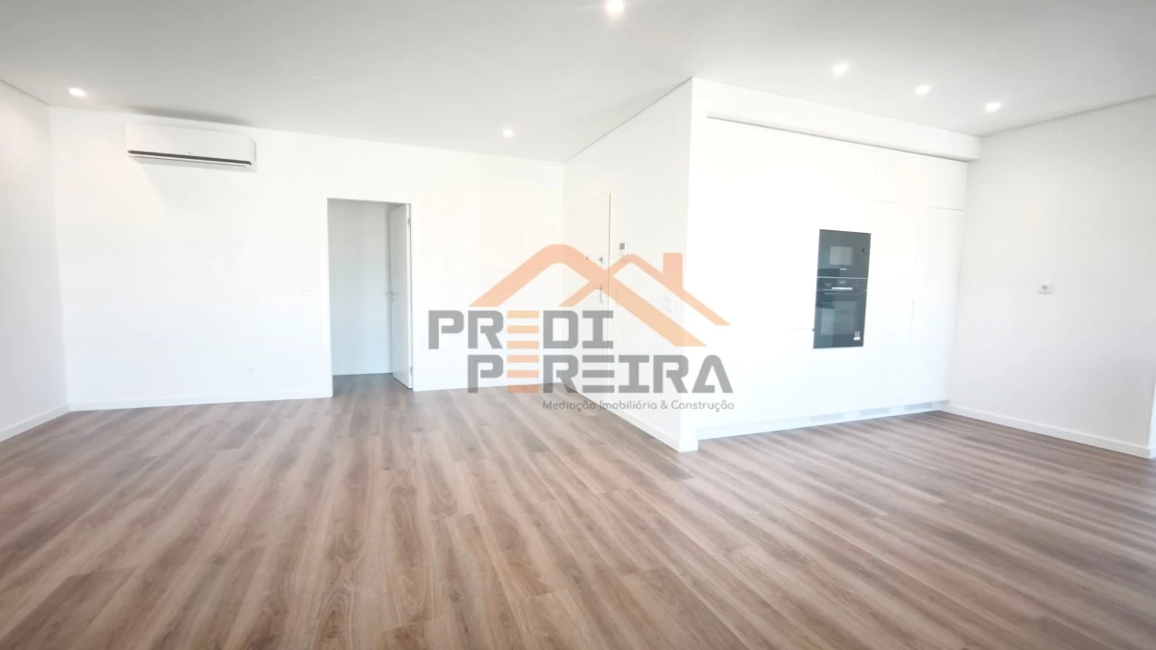 Apartamento T3 para Venda em Ramada e Caneças Foto 3