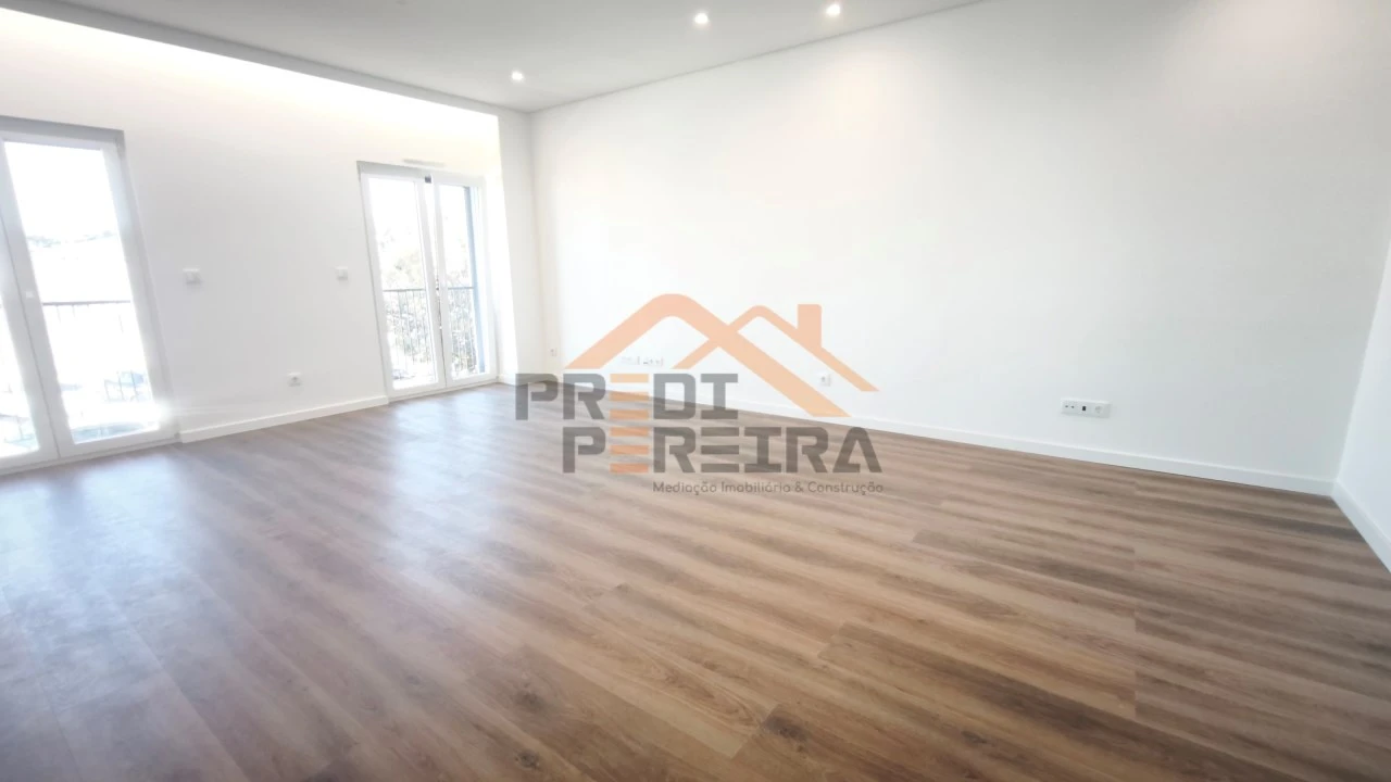 Apartamento T3 para Venda em Ramada e Caneças Foto 7