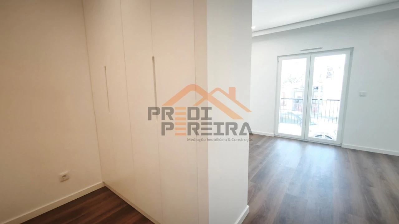 Apartamento T3 para Venda em Ramada e Caneças Foto 17