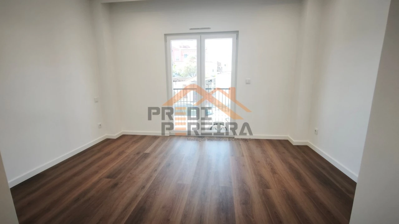 Apartamento T3 para Venda em Ramada e Caneças Foto 18