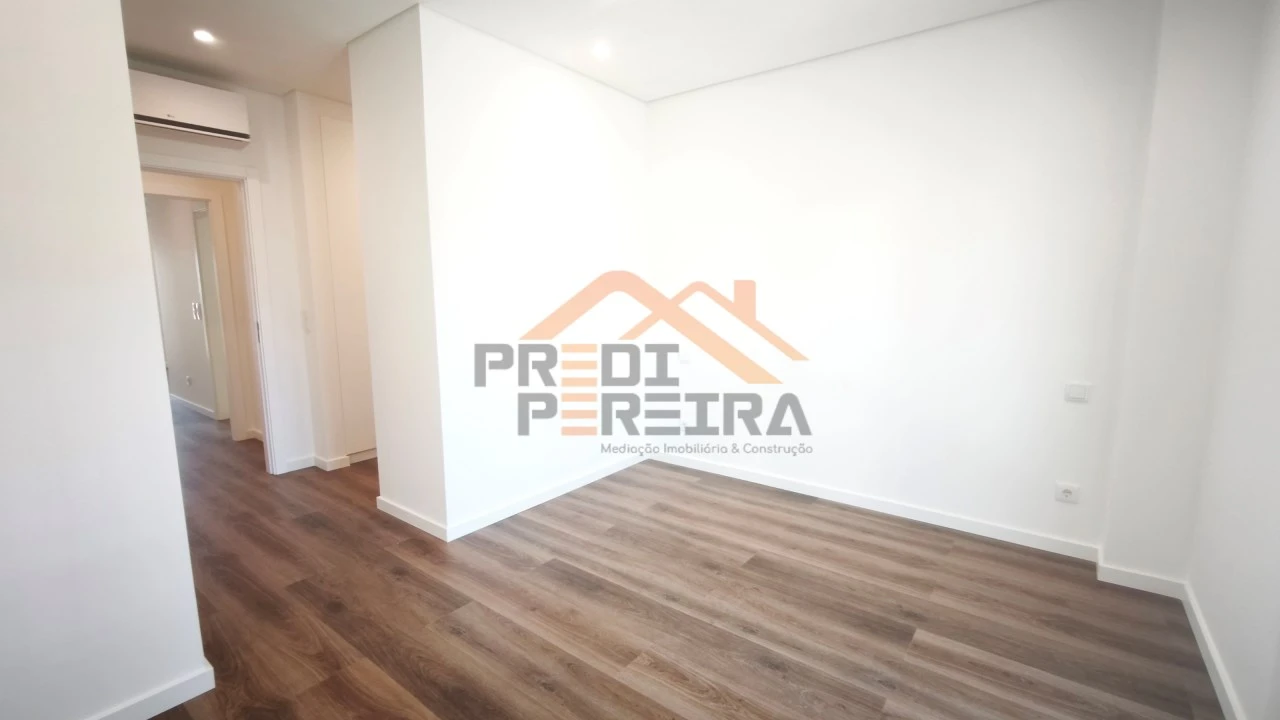 Apartamento T3 para Venda em Ramada e Caneças Foto 19