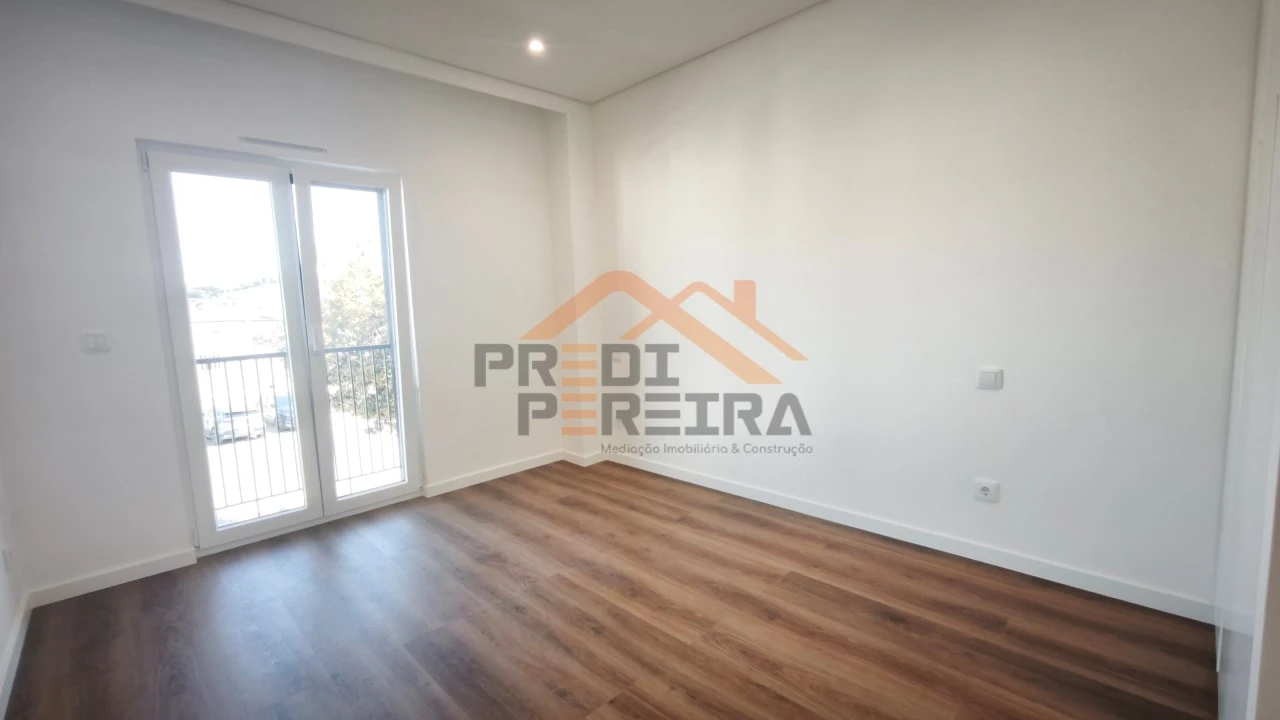 Apartamento T3 para Venda em Ramada e Caneças Foto 23