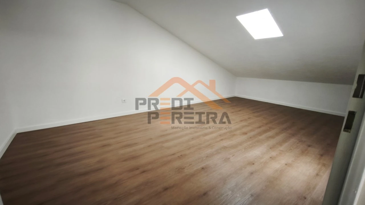 Apartamento T3 para Venda em Ramada e Caneças Foto 25