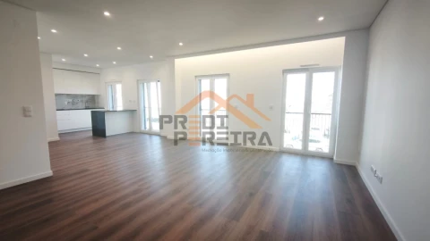 Apartamento T3 para Venda em Ramada e Caneças