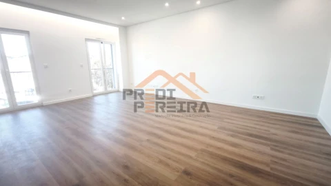 Apartamento T3 para Venda em Ramada e Caneças