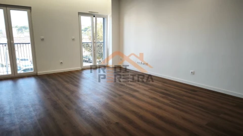 Apartamento T3 para Venda em Ramada e Caneças