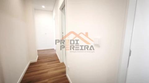 Apartamento T3 para Venda em Ramada e Caneças