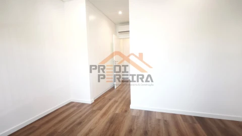 Apartamento T3 para Venda em Ramada e Caneças