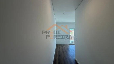 Apartamento T3 para Venda em Ramada e Caneças