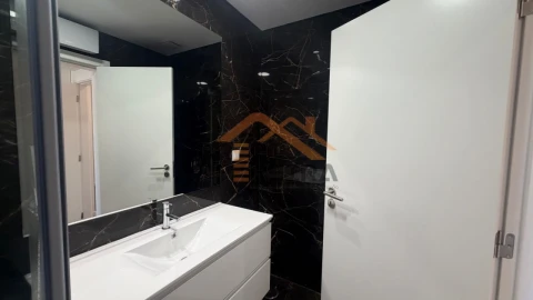 Apartamento T3 para Venda em Ramada e Caneças