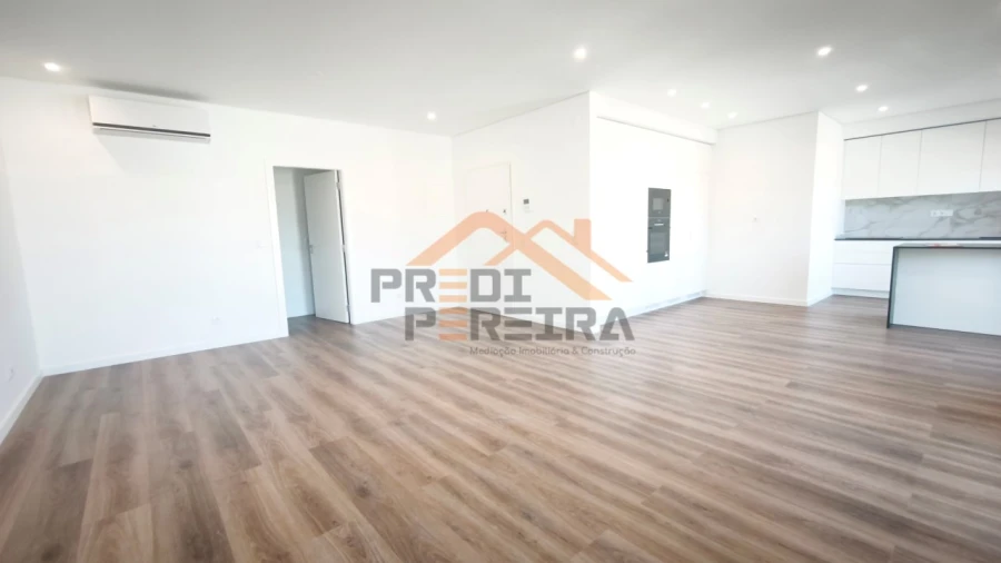 Apartamento T3 para Venda em Ramada e Caneças Foto 2