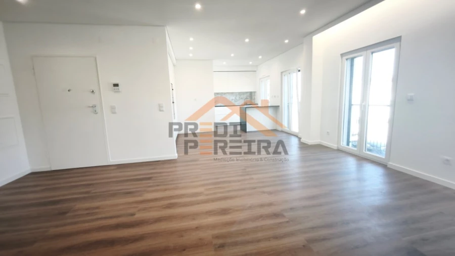 Apartamento T3 para Venda em Ramada e Caneças Foto 8
