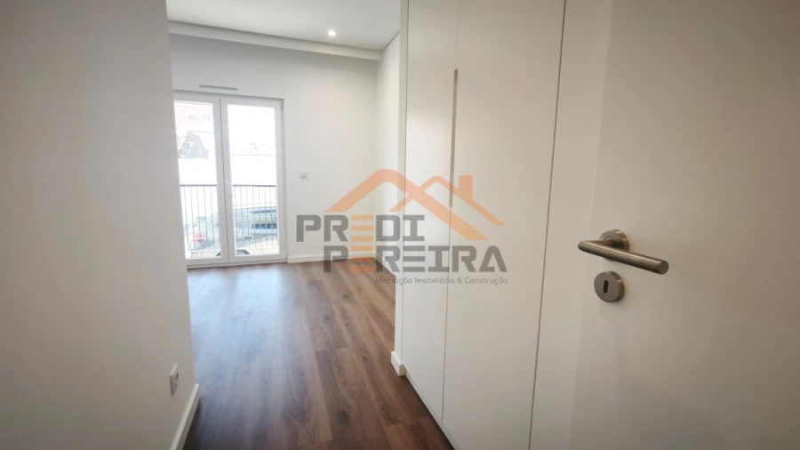 Apartamento T3 para Venda em Ramada e Caneças Foto 11