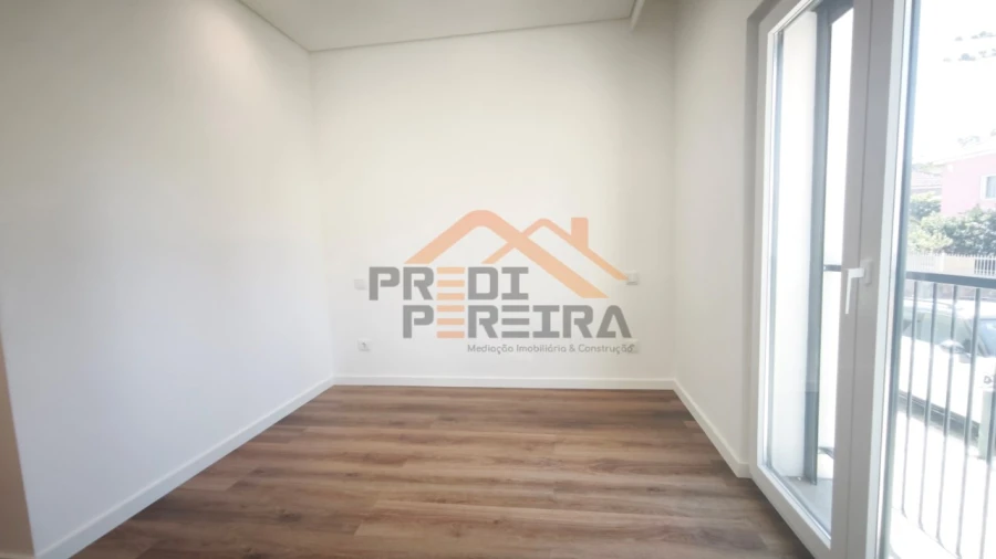 Apartamento T3 para Venda em Ramada e Caneças Foto 12