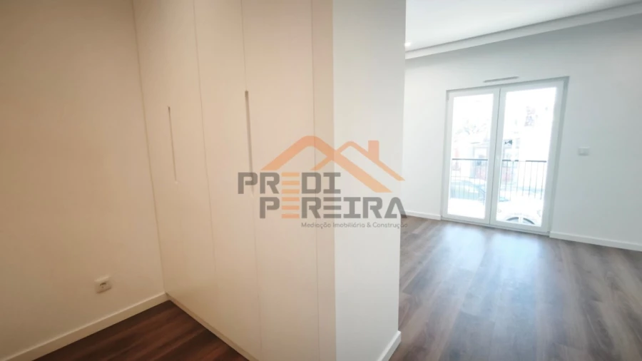 Apartamento T3 para Venda em Ramada e Caneças Foto 17