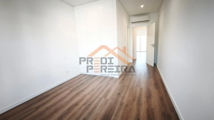 Apartamento T3 para Venda em Ramada e Caneças Foto 22