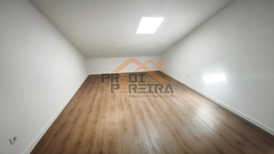 Apartamento T3 para Venda em Ramada e Caneças Foto 24