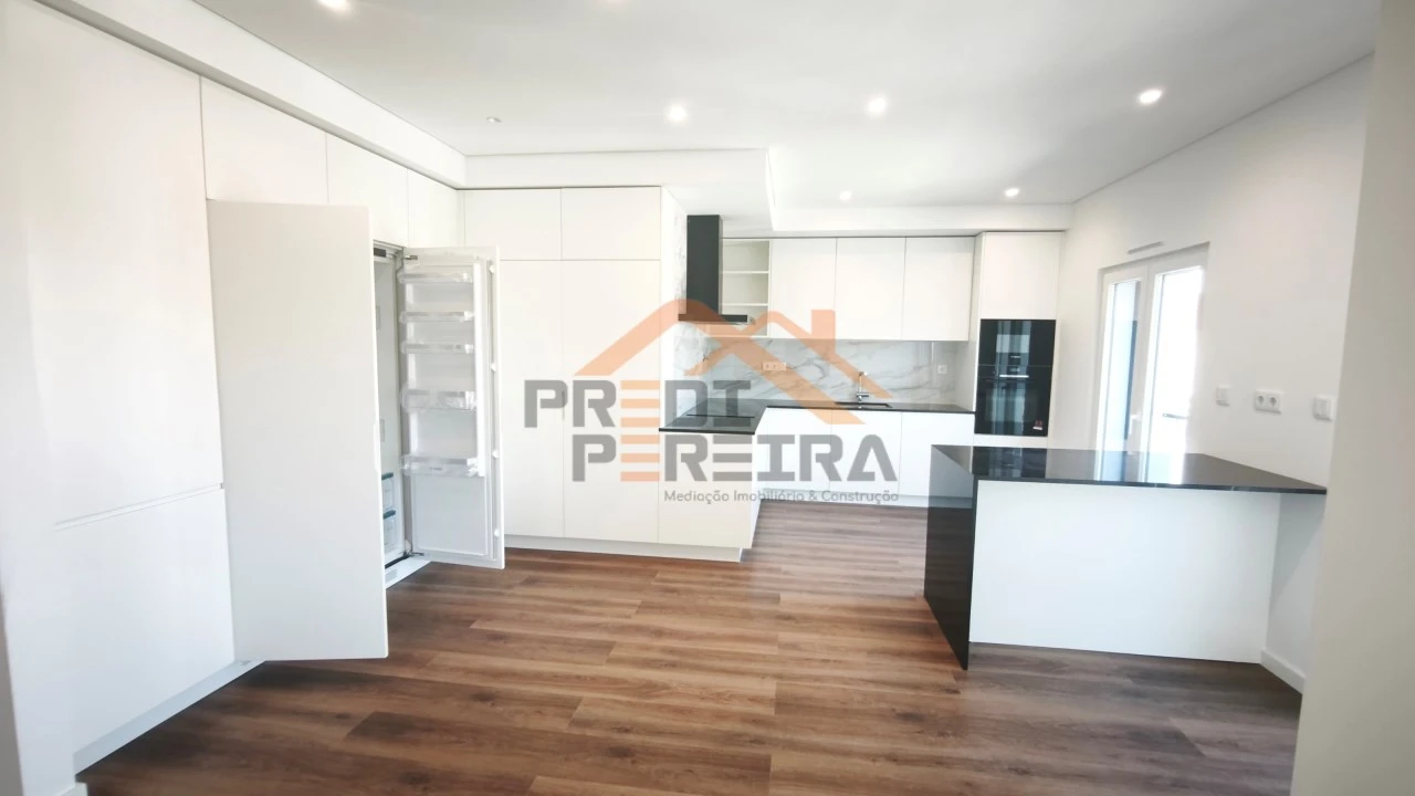 Apartamento T4 para Venda em Ramada e Caneças Foto 1
