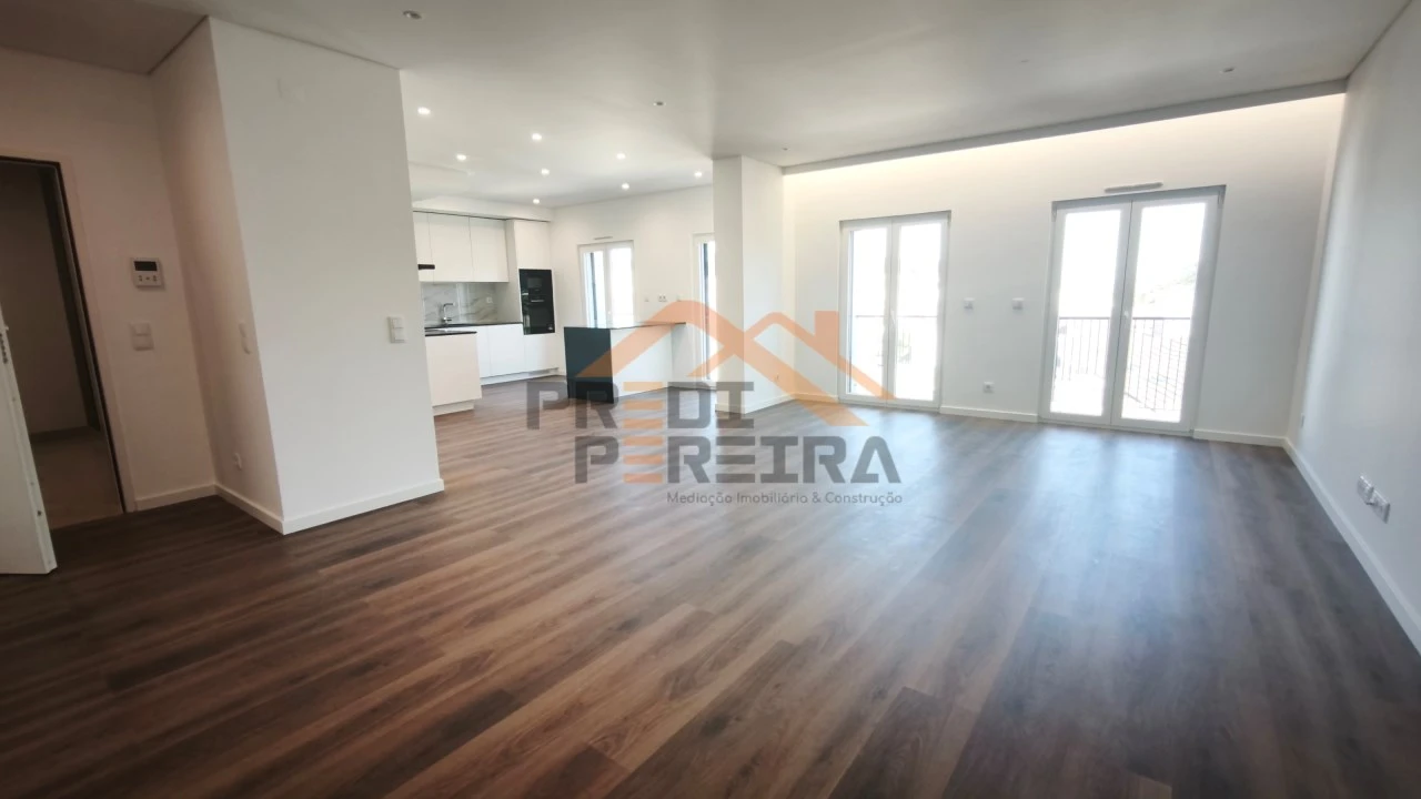 Apartamento T4 para Venda em Ramada e Caneças Foto 10